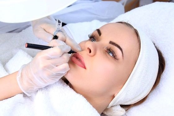 Aquarel lips &ndash; st&iacute;nov&aacute;n&iacute; rtů