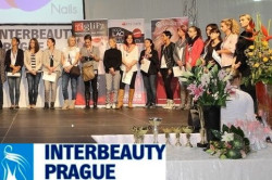 Model&aacute;ž nehtů