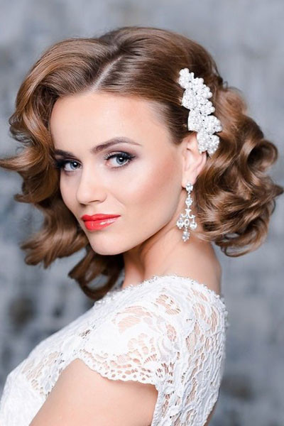 svatebn&iacute; &uacute;česy polodlouh&eacute; vlasy v BeautyShape