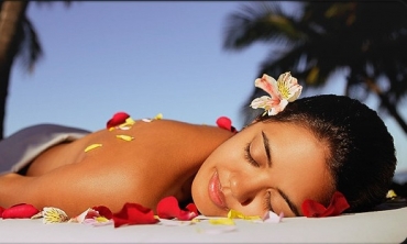 Novinka! Havajská masáž Lomi Lomi– perla mezi masážemi!